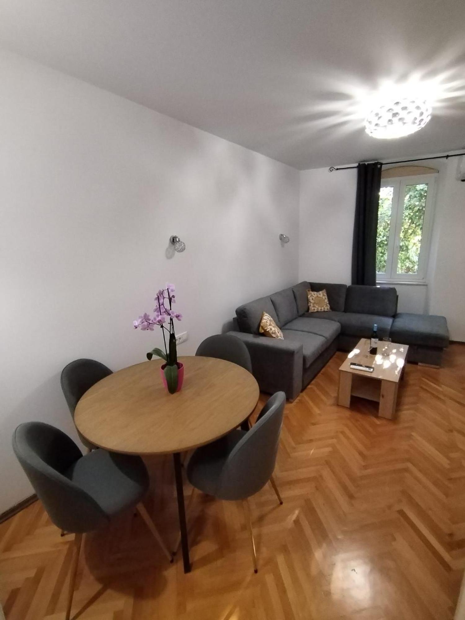 Garden In The Center Apartment Split Luaran gambar